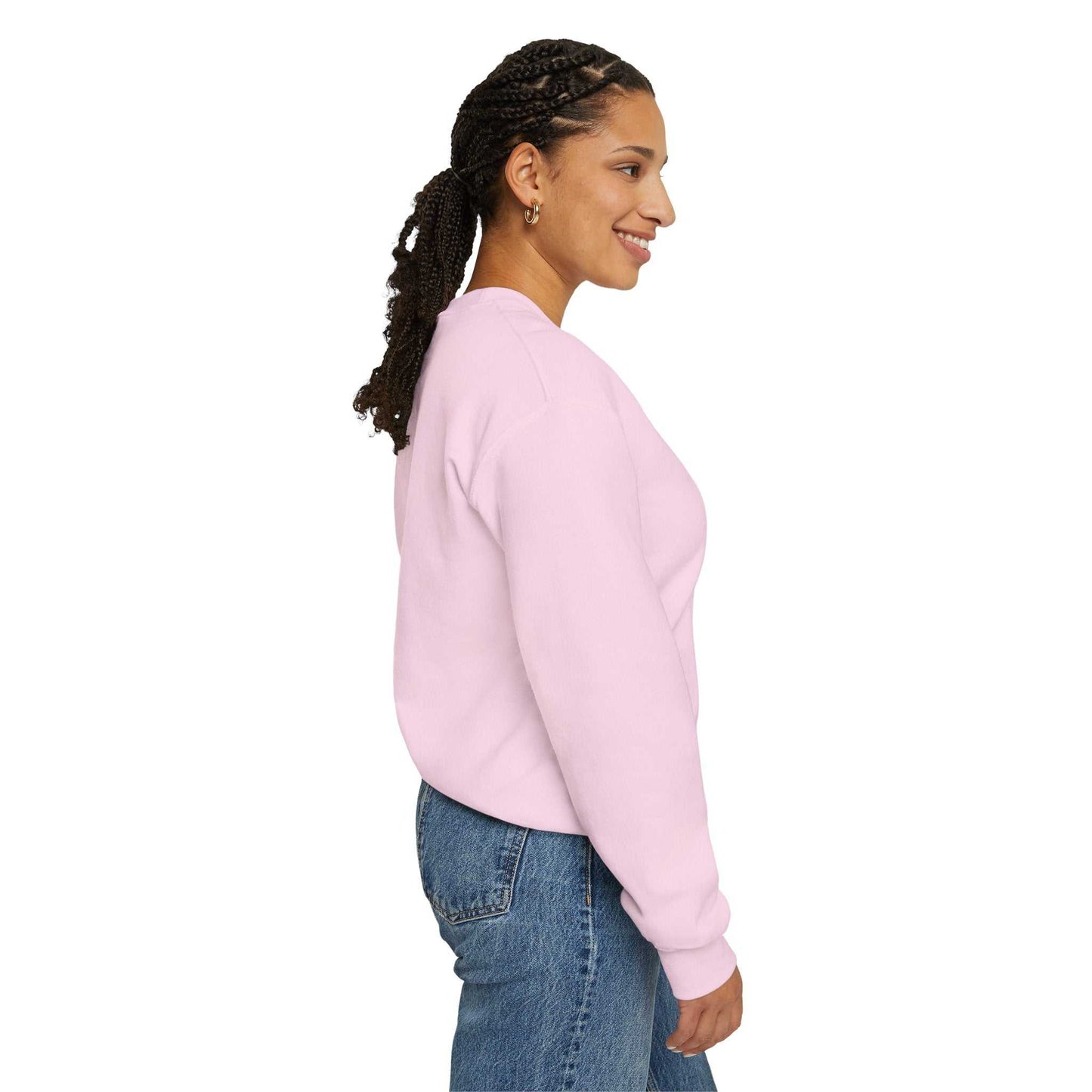 Woman wearing "Tsundoku" crewneck sweatshirt in light color, side view.