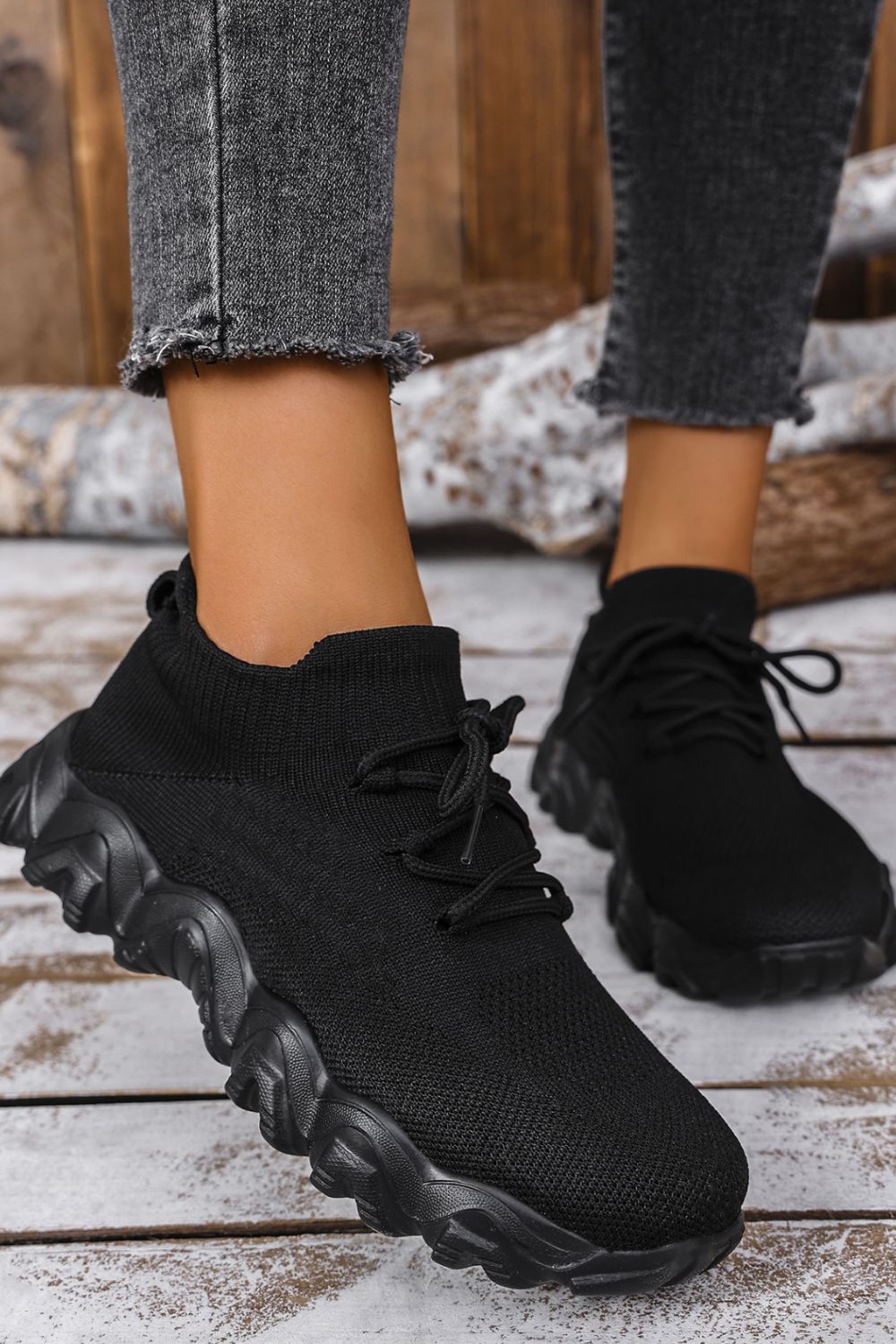 Mesh Lace-Up Round Toe Athletic