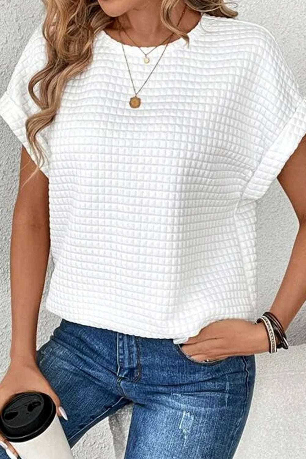 Round neck short sleeve white t-shirt with basic style and slightly stretchy fit.