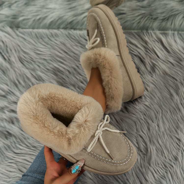 Thermal fuzzy tied round toe boots with flat heel and plush lining.