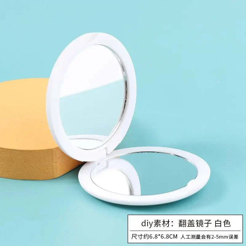 Portable airbag small comb mirror for DIY makeup materials.