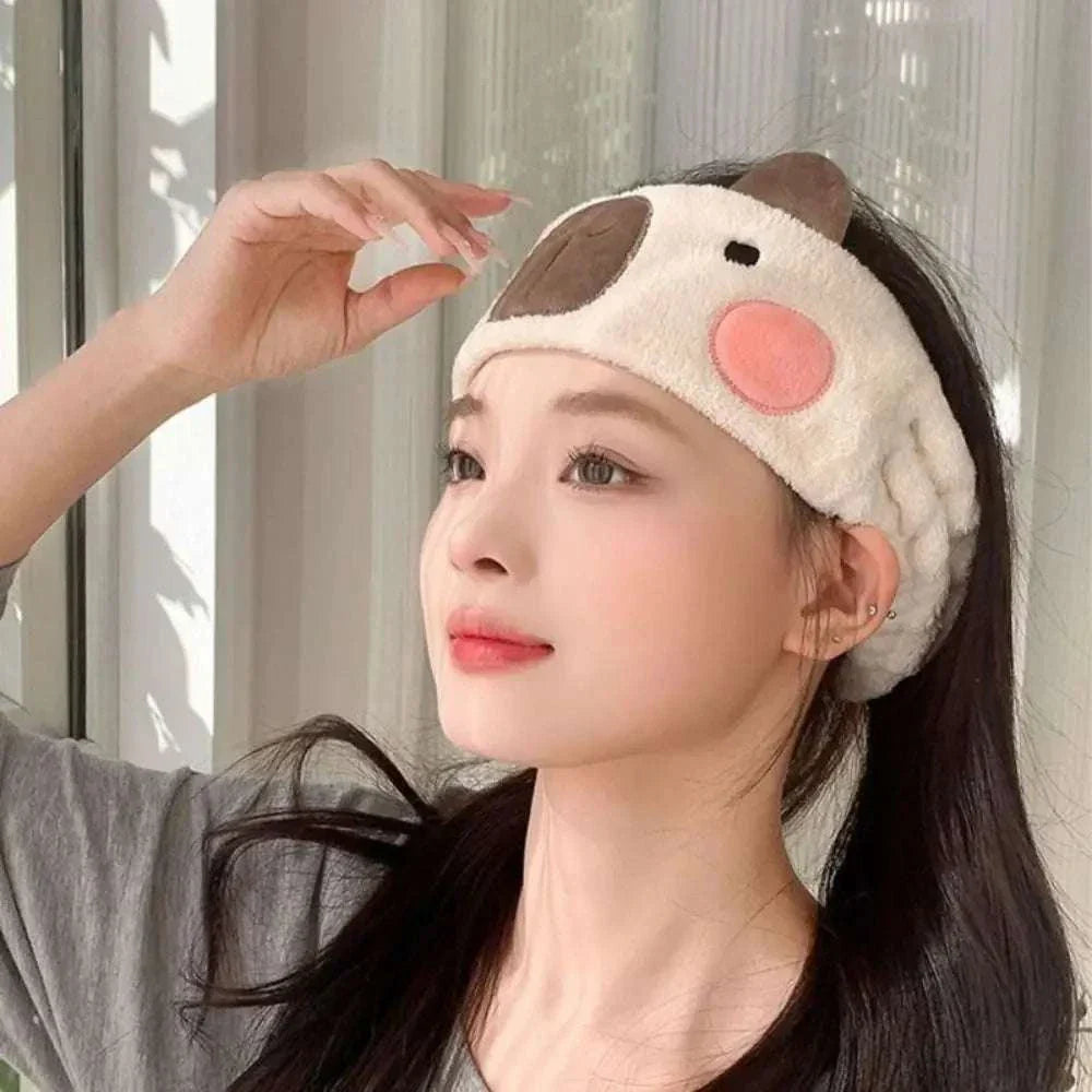 Coral velvet cartoon hairband for makeup, non-slip, water-absorbent, wide-brimmed elastic accessory.