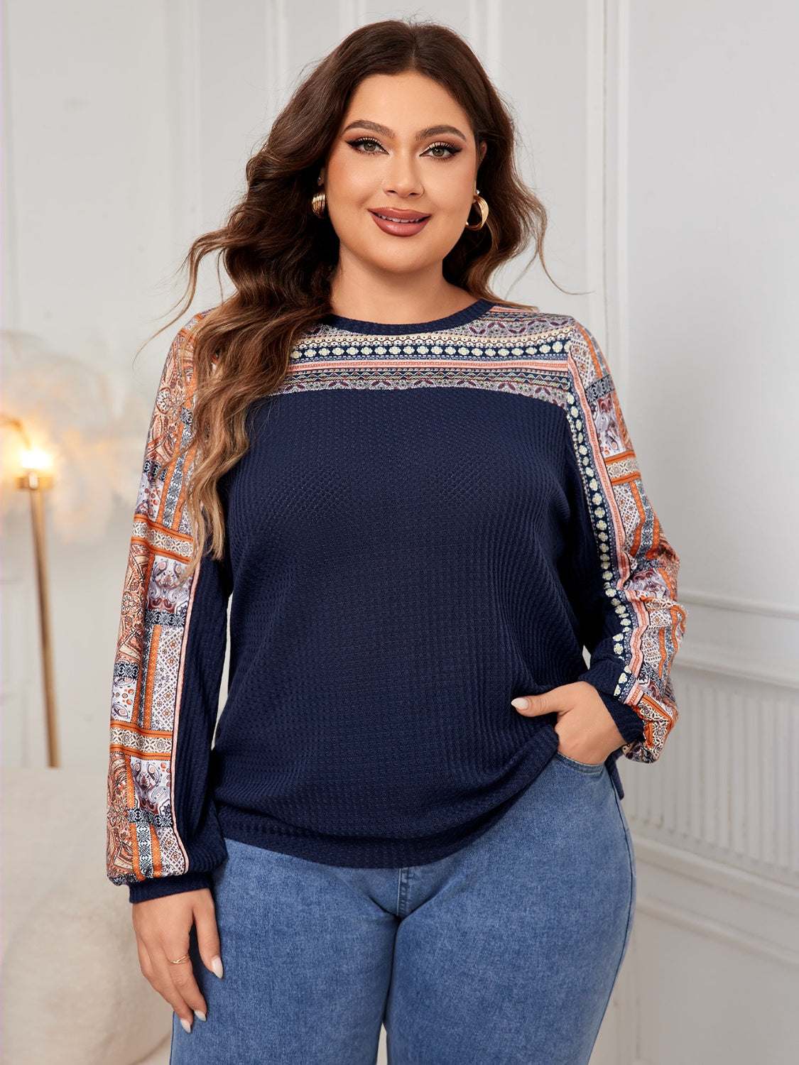 Plus size printed long sleeve sweatshirt with basic style and slightly stretchy fabric.