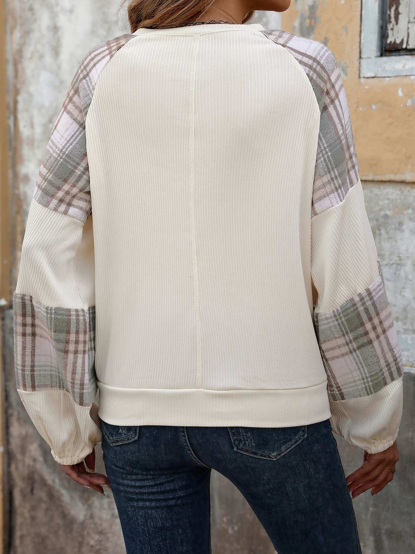 Perfee plaid round neck long sleeve sweatshirt, basic style, slightly stretchy, polyester and elastane blend.