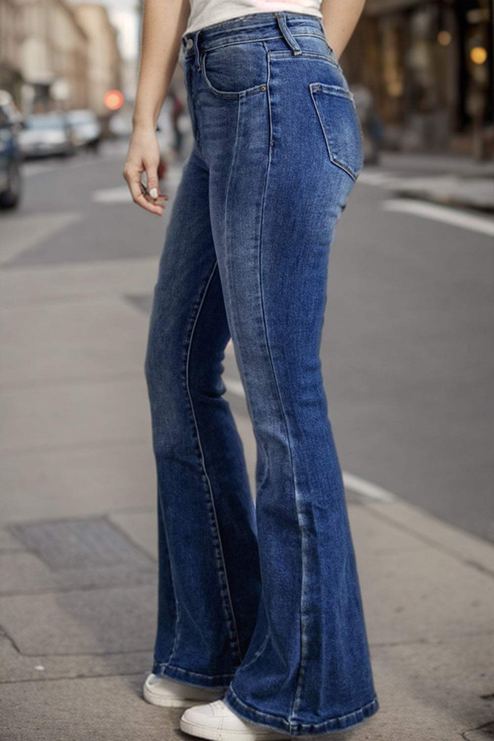 Plus size high waist flare jeans with pockets, slightly stretchy material.