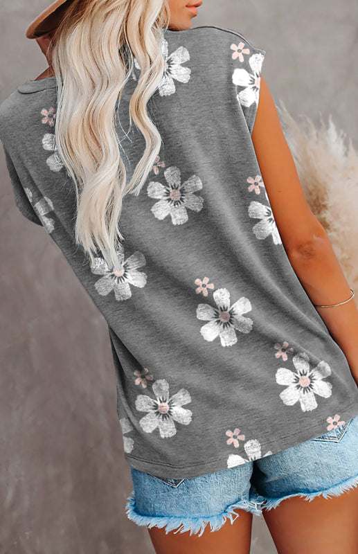 Women's crew neck printed short sleeve T-shirt with floral pattern and pocket.